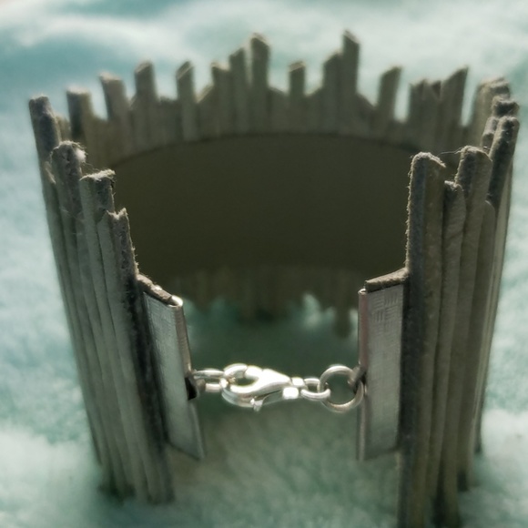 100% Blackish Gray Distressed Leather WristWrap - Picture 2 of 8